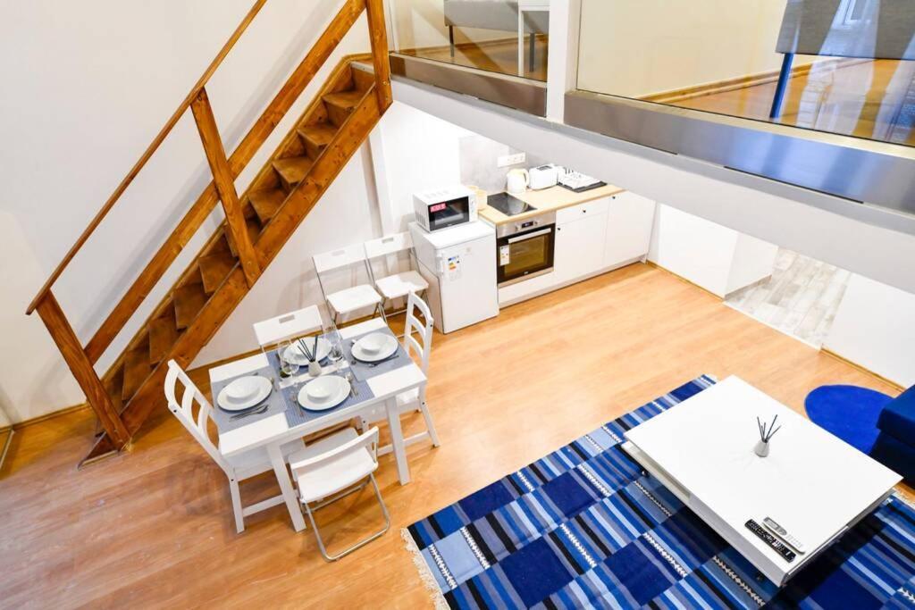 Cosy Two Bedroom Flat In Rottenbiller Str,Sky Будапешт Экстерьер фото